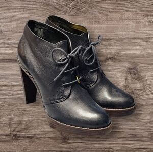 Women Vintage Leather Black Ankle Booties By Cole Haan Size 8B.
